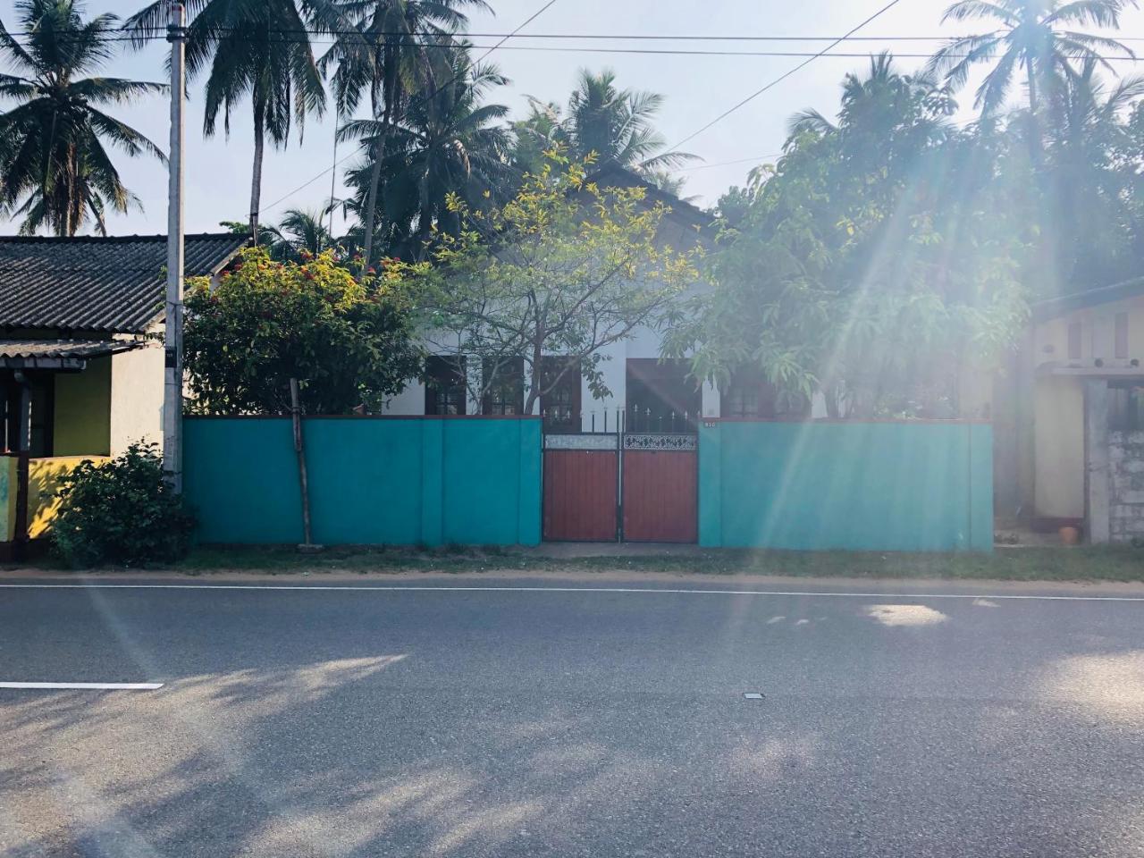 Hikkaduwa Backyard Beach Homestay Galle Eksteriør billede