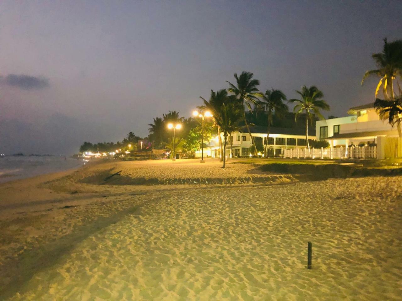 Hikkaduwa Backyard Beach Homestay Galle Eksteriør billede