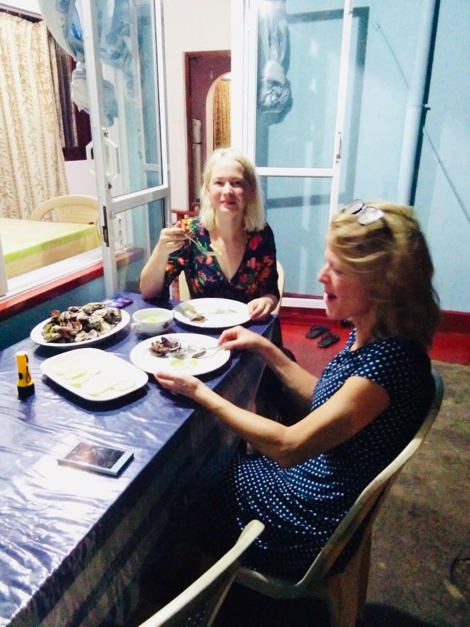 Hikkaduwa Backyard Beach Homestay Galle Eksteriør billede