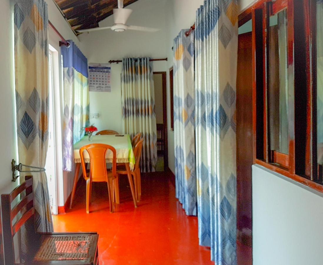 Hikkaduwa Backyard Beach Homestay Galle Eksteriør billede